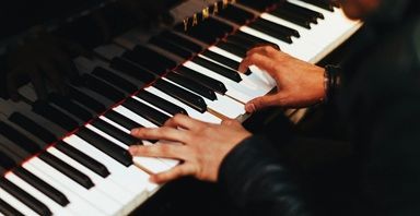 Как и зачем взрослым учиться играть на пианино?
