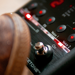TC HELICON VoiceTone Harmony-G XT_foot.png