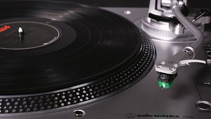Проигрыватель винила AUDIO-TECHNICA AT-LP120XUSB-SV