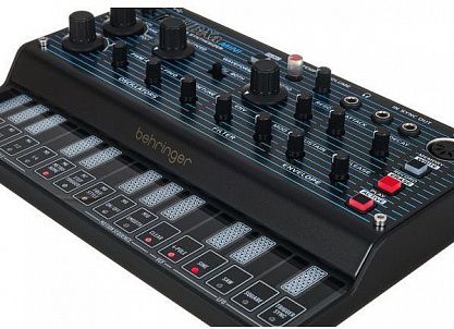 Синтезатор BEHRINGER UB-Xa MINI