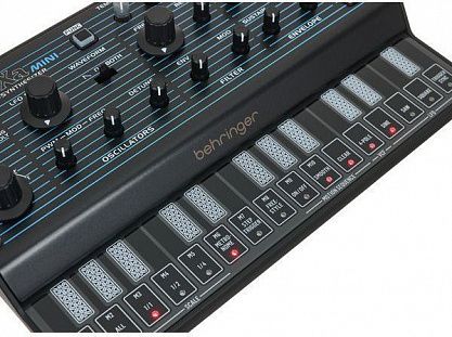 Синтезатор BEHRINGER UB-Xa MINI