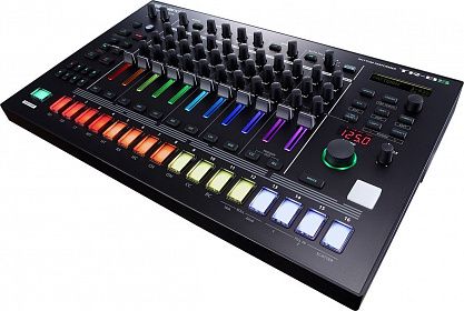 Драм-машина ROLAND TR-8S